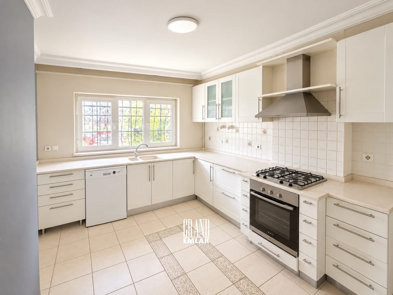 Ankara Çankaya Ümitköy Töyko Sitesi’nde 320 m² Kiralık Prestijli Ofis ve İş Yeri (16)