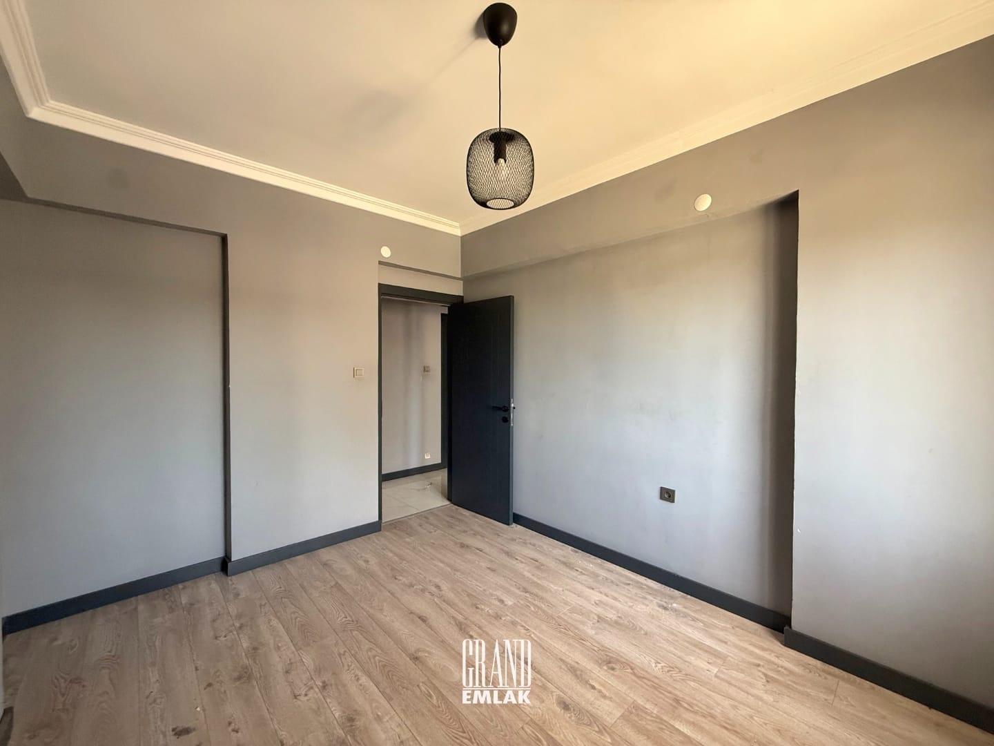 HACI GEBİZLER LARA FENER DE DENİZ MANZARALI İÇİ LÜKS YAPILI SATILIK DAİRE (12)