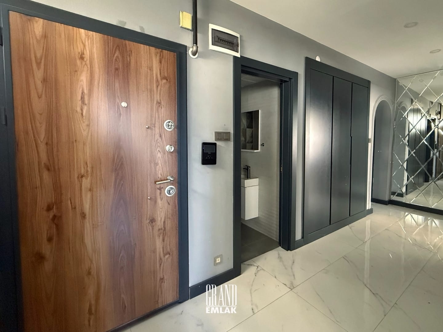 HACI GEBİZLER LARA FENER DE DENİZ MANZARALI İÇİ LÜKS YAPILI SATILIK DAİRE (16)