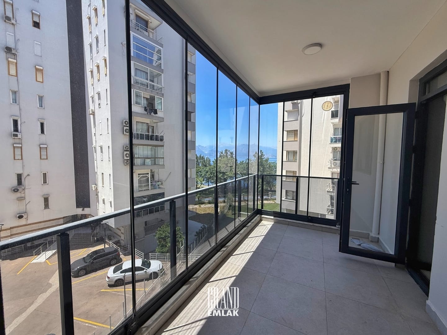 HACI GEBİZLER LARA FENER DE DENİZ MANZARALI İÇİ LÜKS YAPILI SATILIK DAİRE (19)