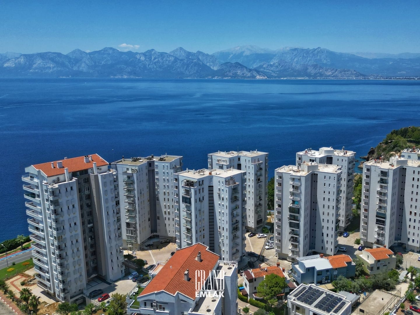 HACI GEBİZLER LARA FENER DE DENİZ MANZARALI İÇİ LÜKS YAPILI SATILIK DAİRE (3)