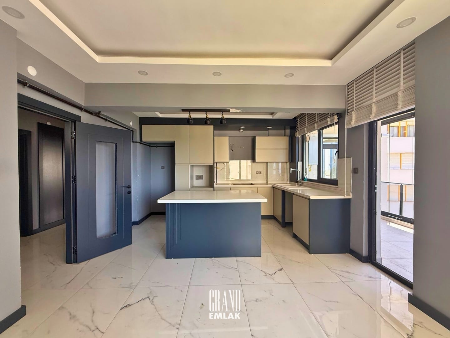 HACI GEBİZLER LARA FENER DE DENİZ MANZARALI İÇİ LÜKS YAPILI SATILIK DAİRE (8)