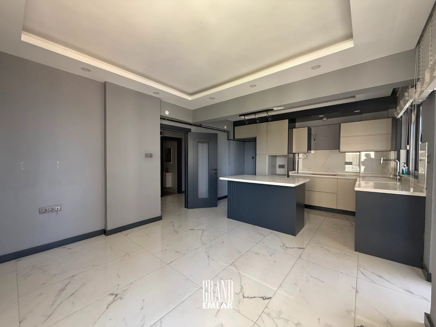 HACI GEBİZLER LARA FENER DE DENİZ MANZARALI İÇİ LÜKS YAPILI SATILIK DAİRE (9)