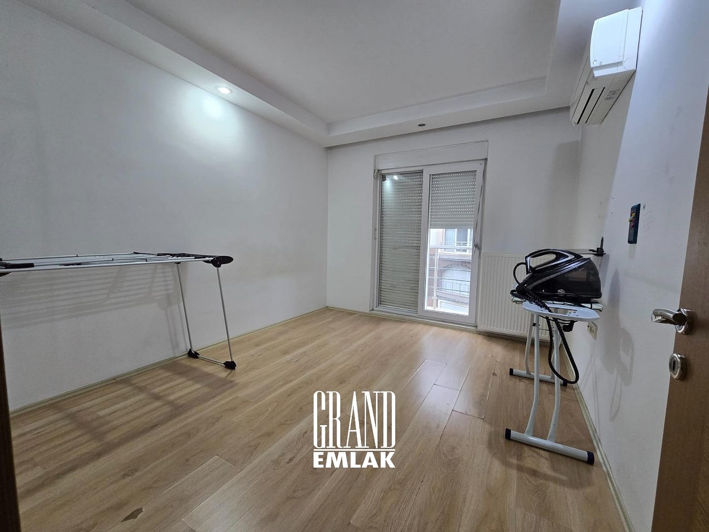 Çağlayan Mah. Özellikli Sitede Satılık Arakat 3+1 Daire (32)