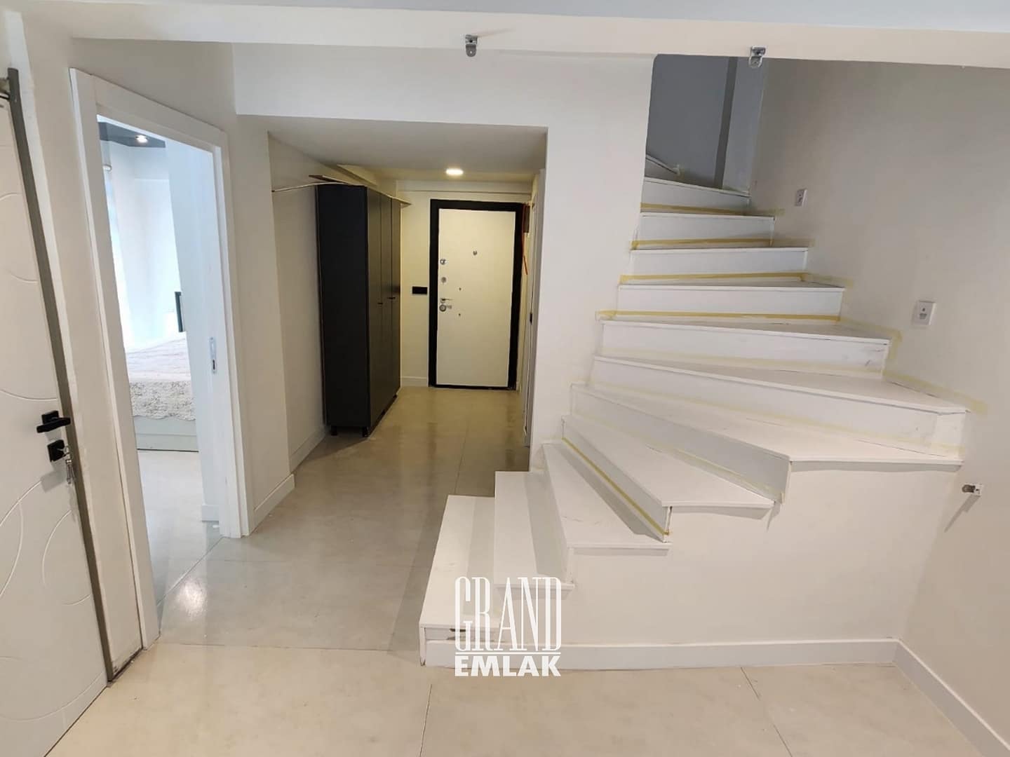 GÜZELBAĞ SEVAL SİT. MİMARİ TASARIMLI EŞYALI KİRALIK 4+1 VİLLA (1)