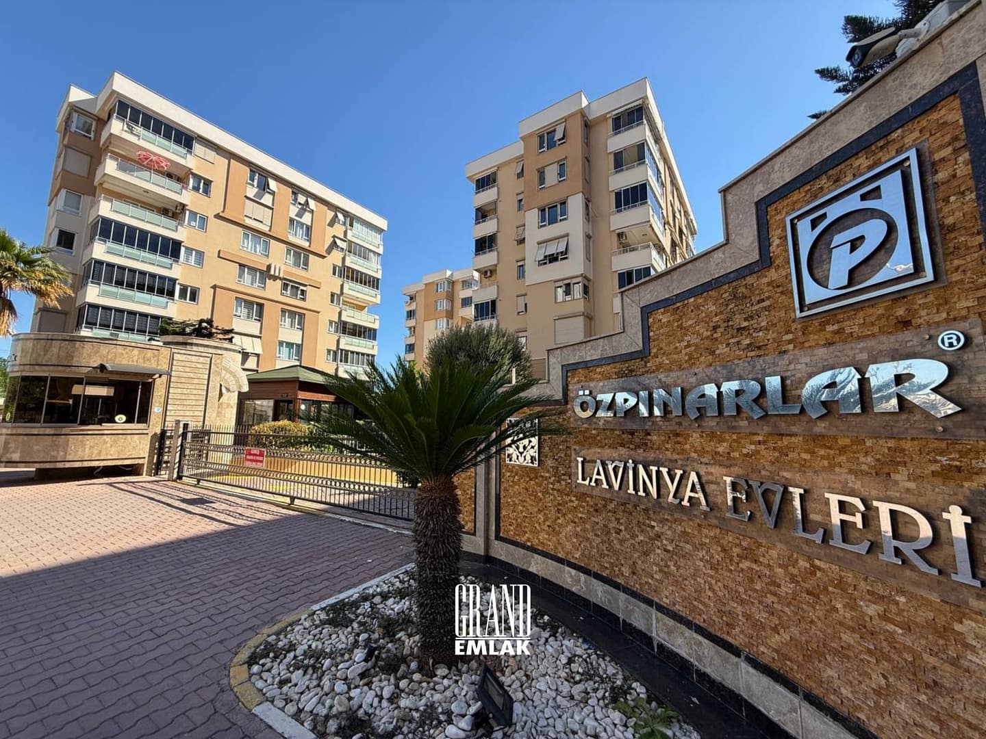 Özpınarlar’dan Lavinya Sitesinde Geniş 3+1 Satılık Eşyalı Daire (1)