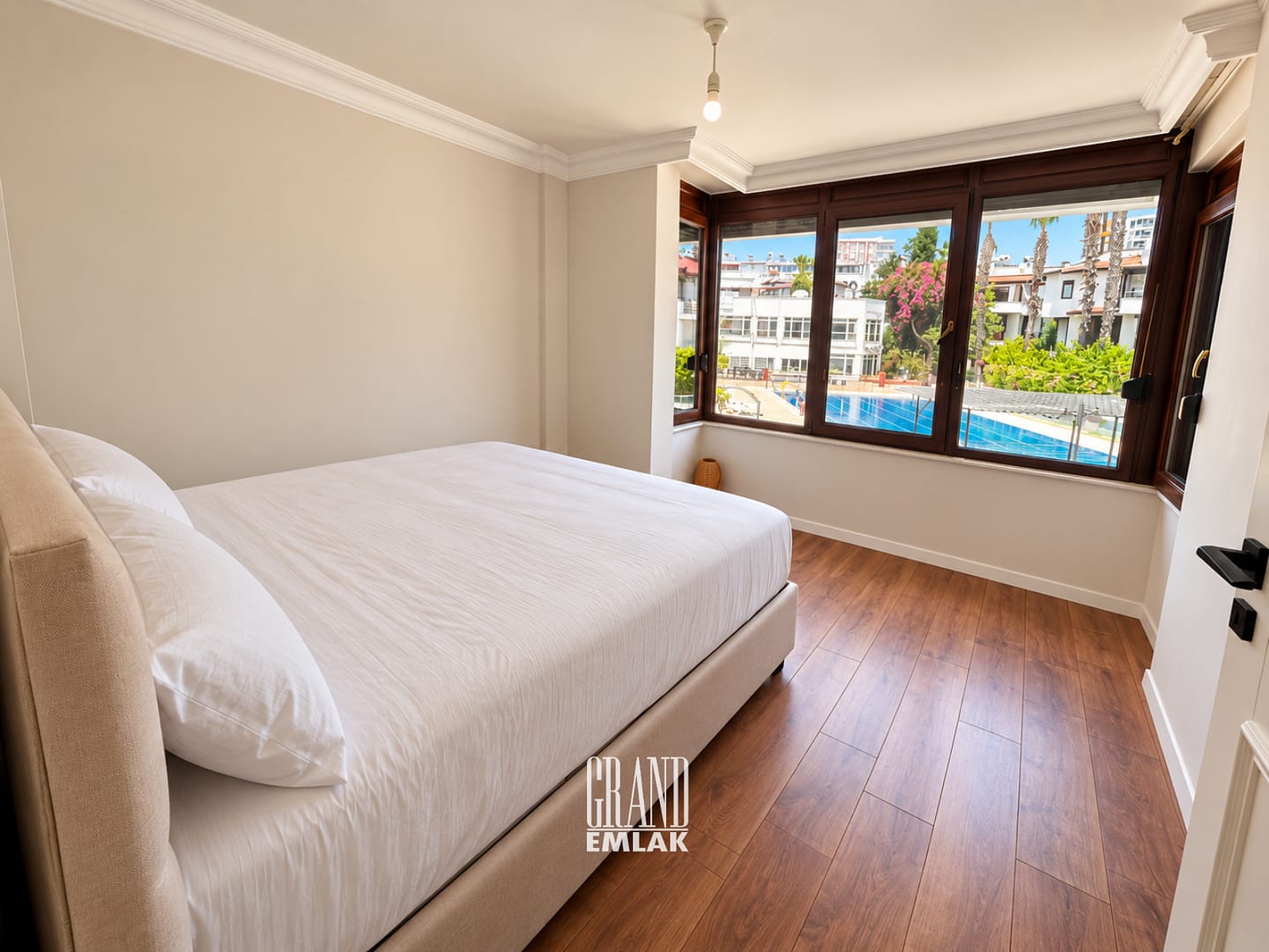 Lara Güzeloba Larakent Sitesi’nde Özel Havuzlu, Deniz Manzaralı Satılık 4+2 Villa (12)