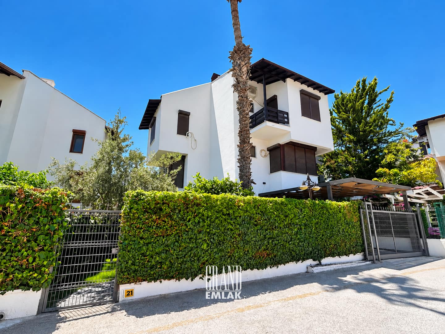 Lara Güzeloba Larakent Sitesi’nde Özel Havuzlu, Deniz Manzaralı Satılık 4+2 Villa (17)