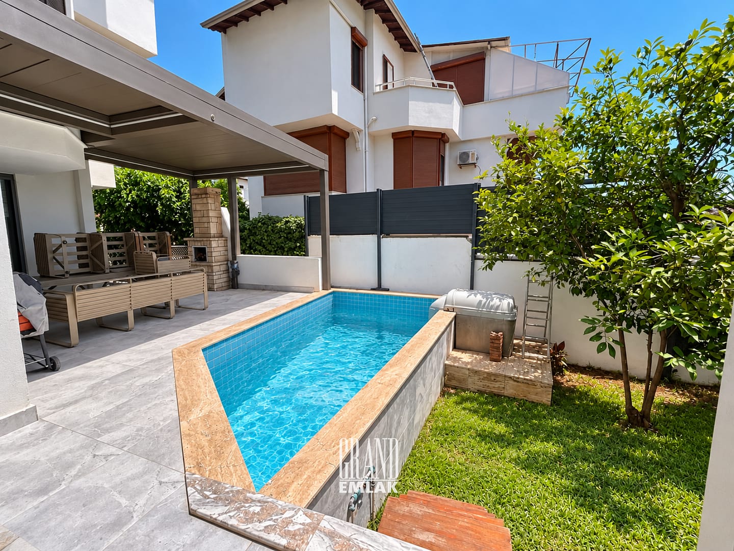 Lara Güzeloba Larakent Sitesi’nde Özel Havuzlu, Deniz Manzaralı Satılık 4+2 Villa (25)