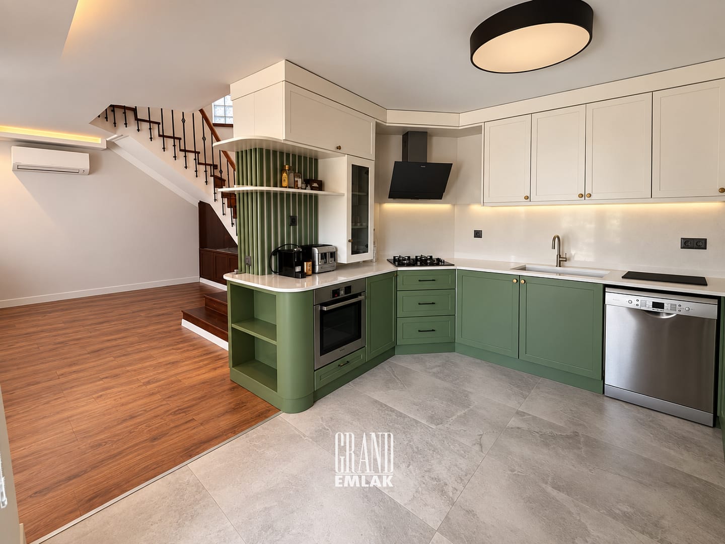 Lara Güzeloba Larakent Sitesi’nde Özel Havuzlu, Deniz Manzaralı Satılık 4+2 Villa (5)