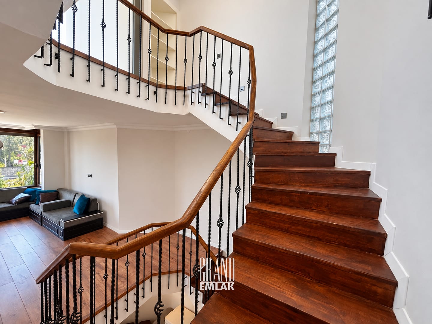 Lara Güzeloba Larakent Sitesi’nde Özel Havuzlu, Deniz Manzaralı Satılık 4+2 Villa (7)