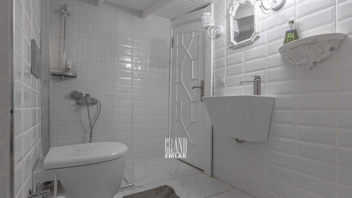 MANAVGAT GÜNDOĞDU’DA DENİZ MANZARALI HARİKA KONUMLU SATILIK VİLLA (46)