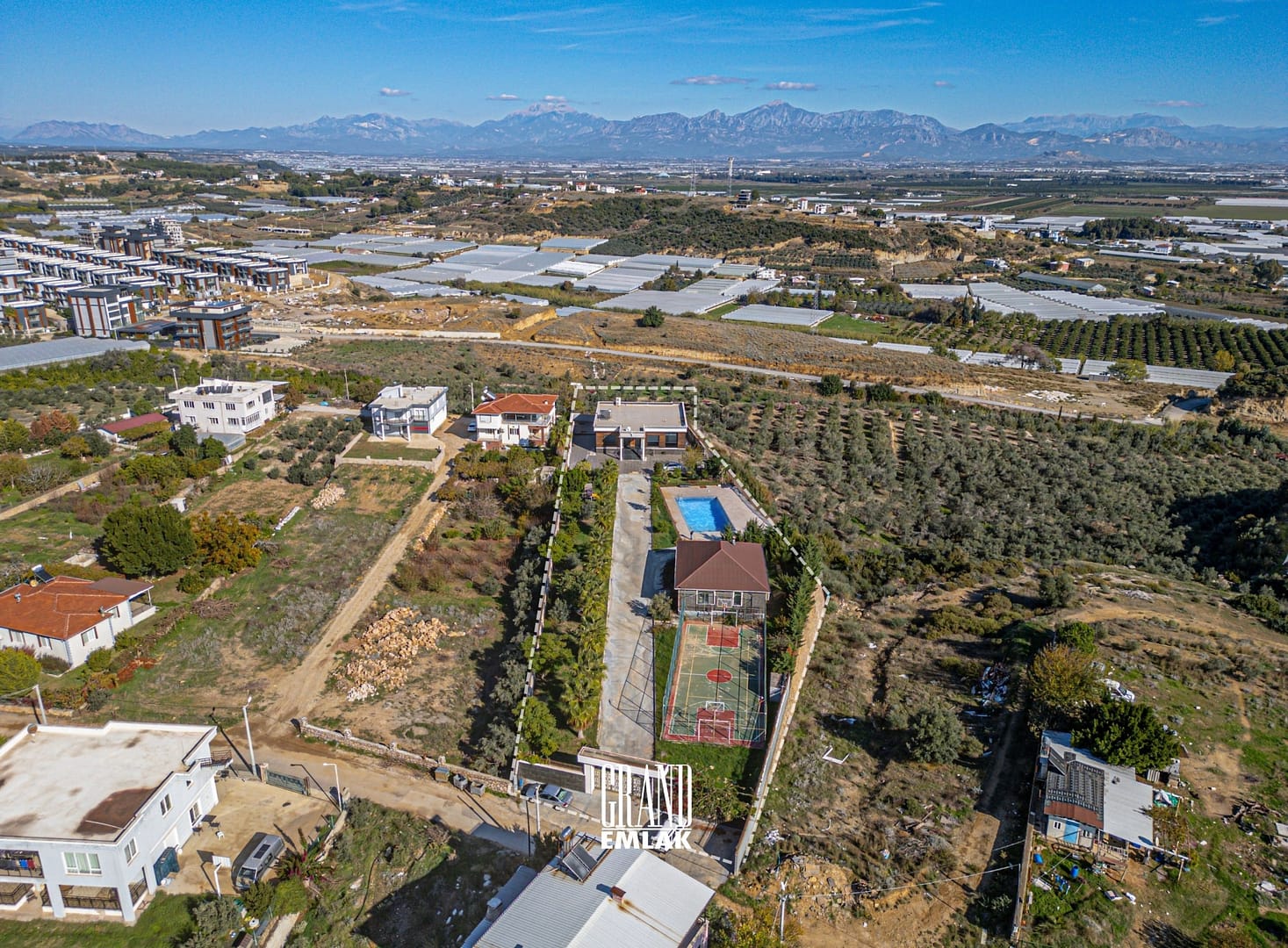 ANTALYA, MANDIRLARDA SATILIK ÖZEL HAVUZLU 4+1 LÜKS VİLLA (8)