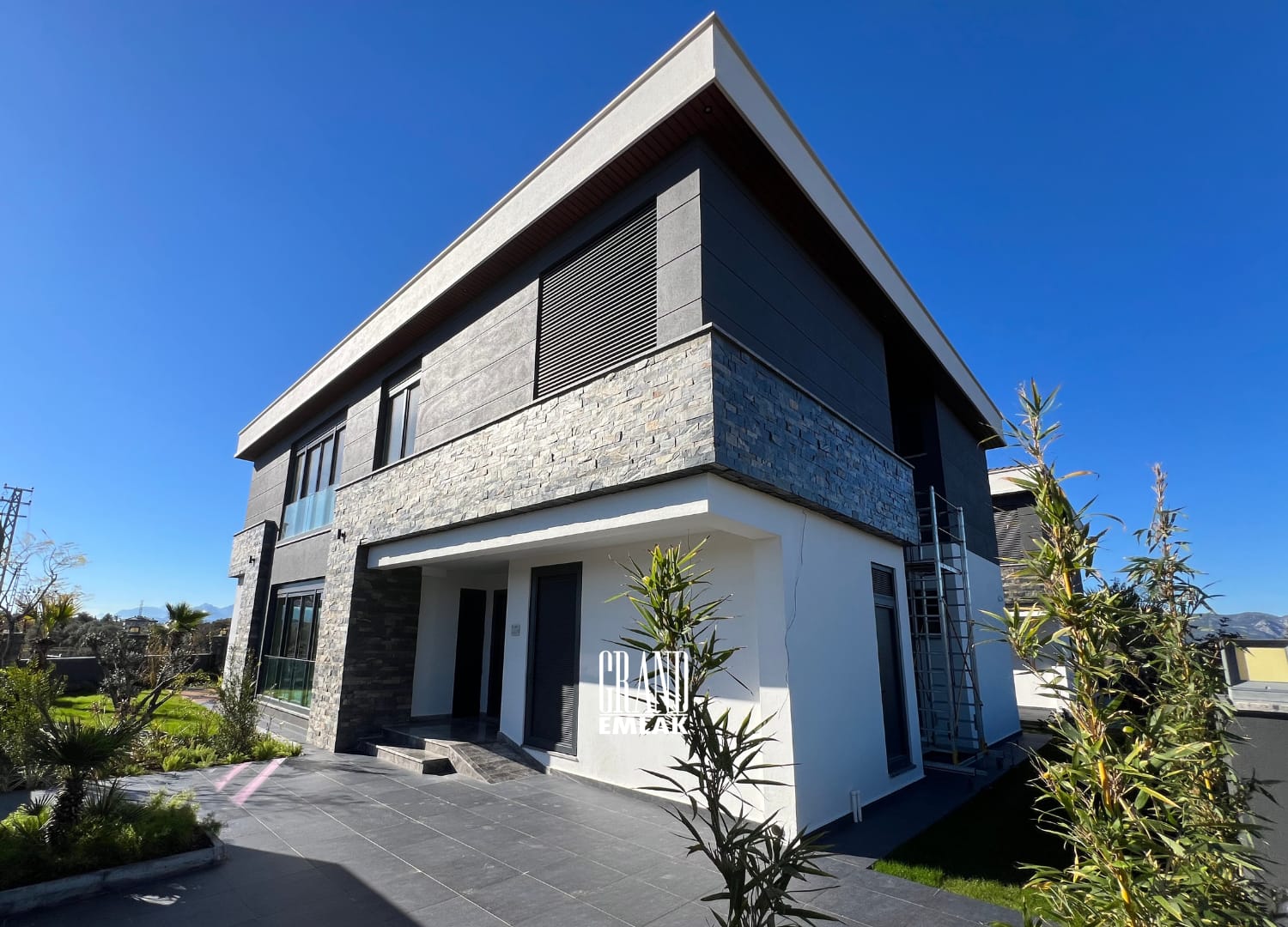 Döşemaltı Yeşilbayır’da Full Donanımlı Lüks 4+1 Akıllı Villa (emre alkan) (1500 x 1080 piksel) (3)