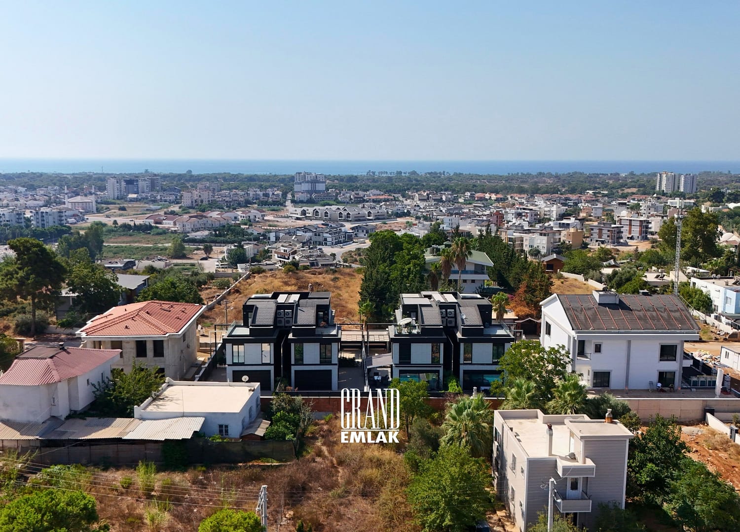 ERMENEK MAHALLESİNDE DENİZ MANZARALI SATILIK 5+1 VİLLA CAN ÖZDEMİR (1)