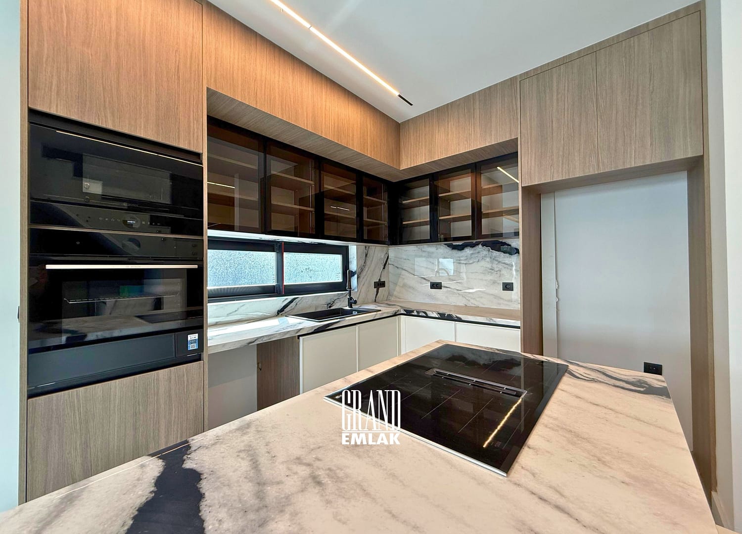 ERMENEK MAHALLESİNDE DENİZ MANZARALI SATILIK 5+1 VİLLA CAN ÖZDEMİR (10)