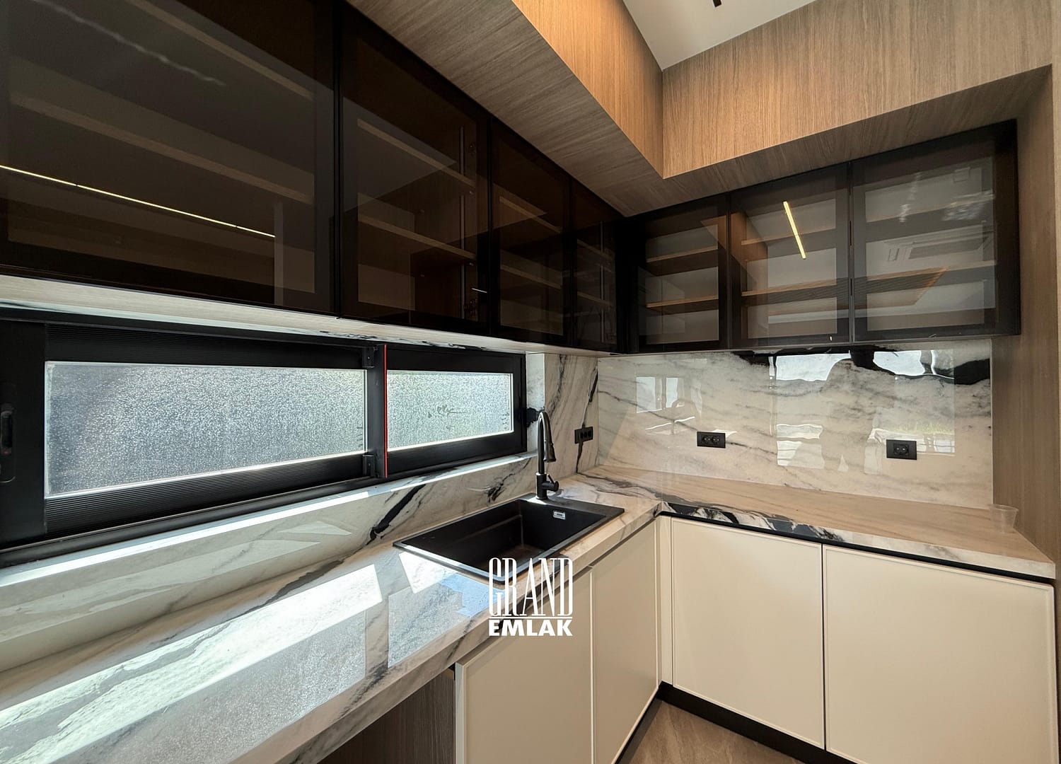 ERMENEK MAHALLESİNDE DENİZ MANZARALI SATILIK 5+1 VİLLA CAN ÖZDEMİR (11)