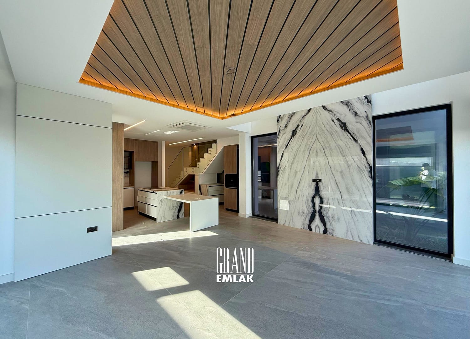 ERMENEK MAHALLESİNDE DENİZ MANZARALI SATILIK 5+1 VİLLA CAN ÖZDEMİR (14)