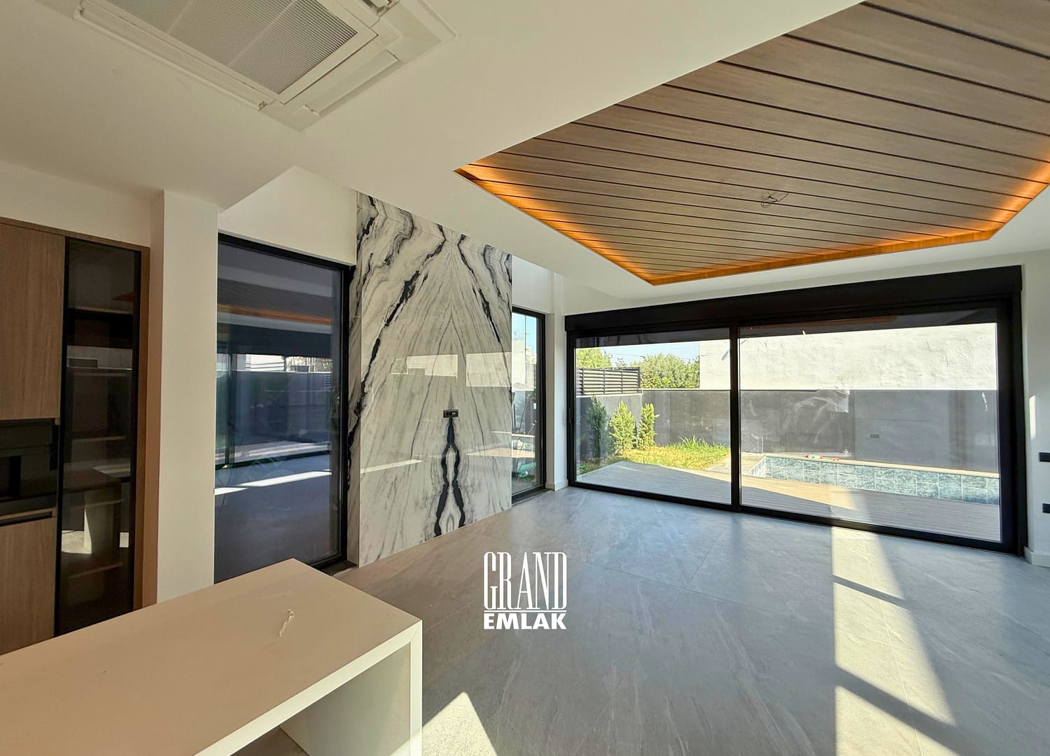 ERMENEK MAHALLESİNDE DENİZ MANZARALI SATILIK 5+1 VİLLA CAN ÖZDEMİR (15)