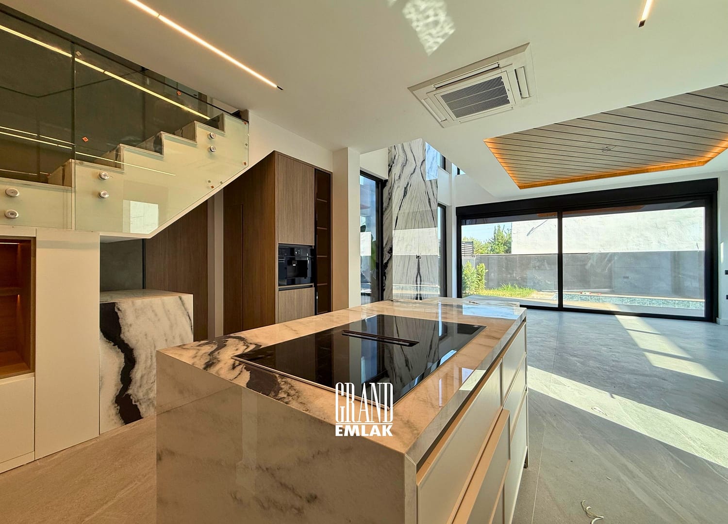 ERMENEK MAHALLESİNDE DENİZ MANZARALI SATILIK 5+1 VİLLA CAN ÖZDEMİR (16)