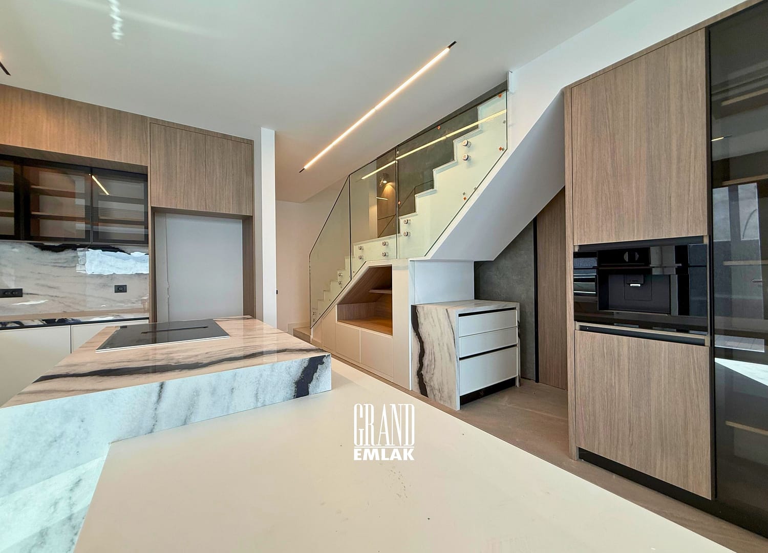 ERMENEK MAHALLESİNDE DENİZ MANZARALI SATILIK 5+1 VİLLA CAN ÖZDEMİR (18)