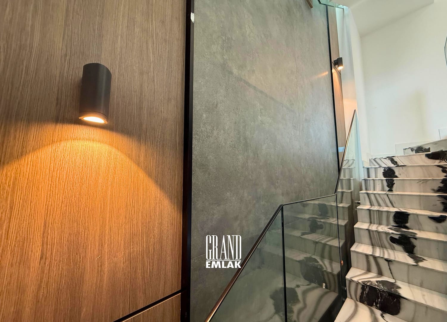 ERMENEK MAHALLESİNDE DENİZ MANZARALI SATILIK 5+1 VİLLA CAN ÖZDEMİR (19)