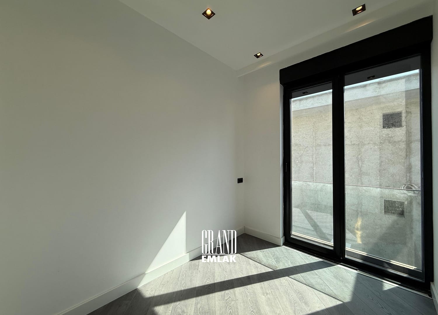 ERMENEK MAHALLESİNDE DENİZ MANZARALI SATILIK 5+1 VİLLA CAN ÖZDEMİR (21)