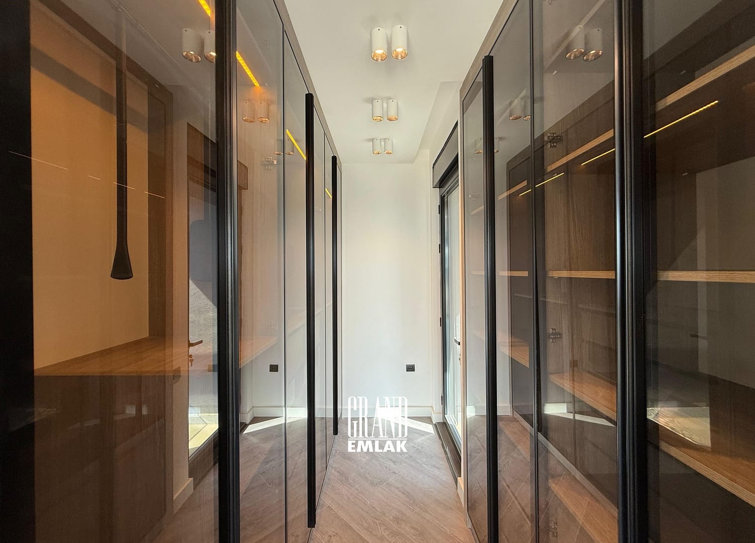 ERMENEK MAHALLESİNDE DENİZ MANZARALI SATILIK 5+1 VİLLA CAN ÖZDEMİR (23)