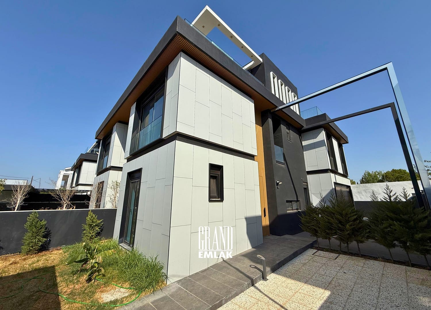 ERMENEK MAHALLESİNDE DENİZ MANZARALI SATILIK 5+1 VİLLA CAN ÖZDEMİR (4)