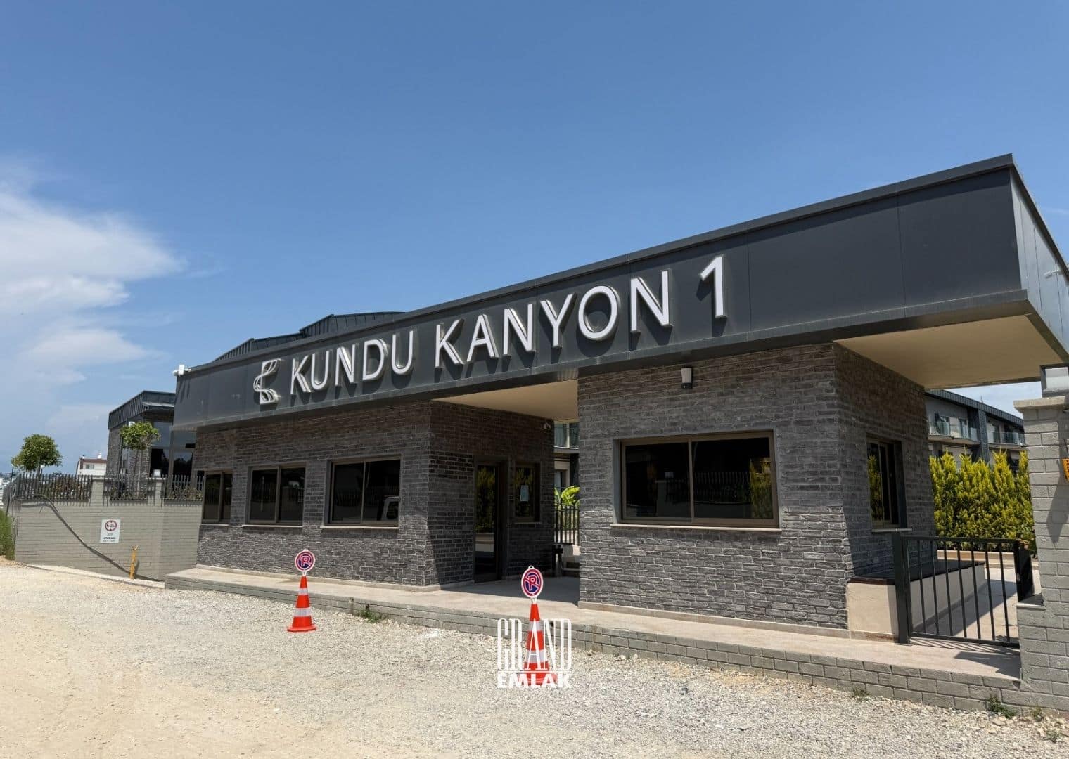 Antalya, Kundu Kanyon Site’sinde Ultra Lüks 1+1 Mobilyalı ve Bahçeli Satılık Daire (1)
