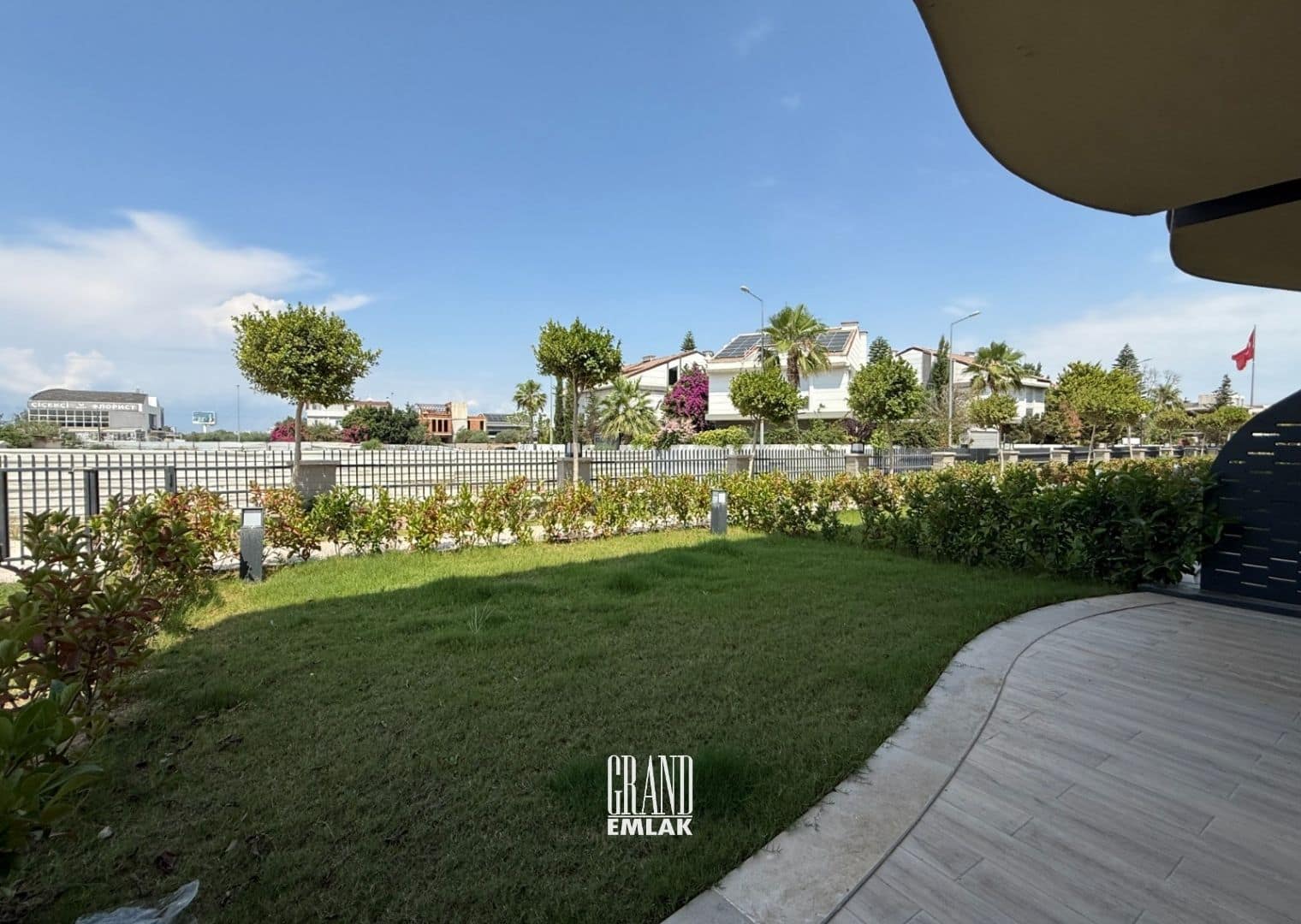 Antalya, Kundu Kanyon Site’sinde Ultra Lüks 1+1 Mobilyalı ve Bahçeli Satılık Daire (6)