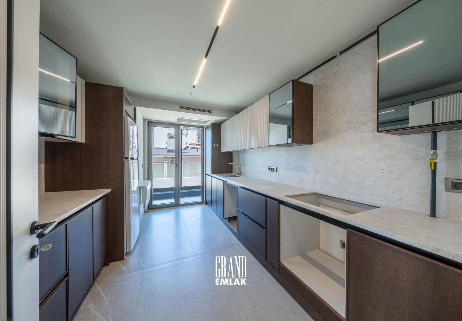 Antalya Işıklar’da Satılık Deni̇ze Sıfır, 238 M² Ultra Lüks 4+1 Çatı Dubleksi̇ (2)