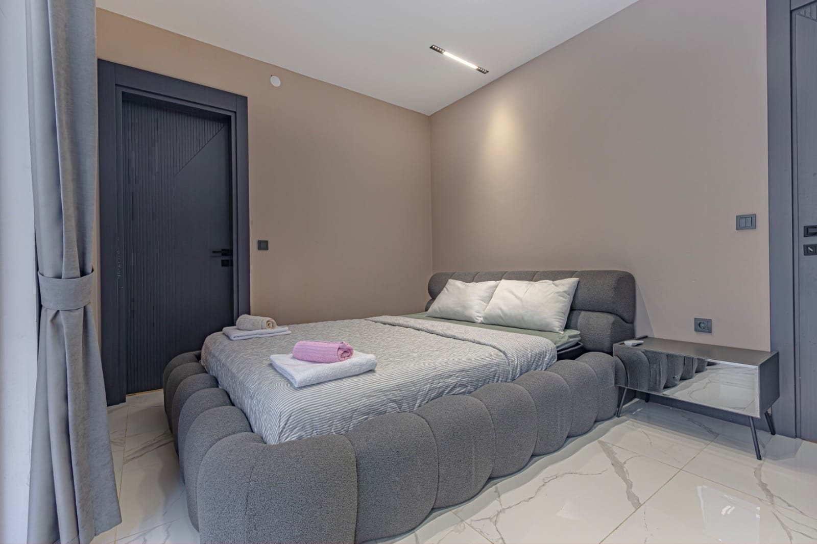 49a5dbd7-d781-48b7-8c34-413595e22e3b