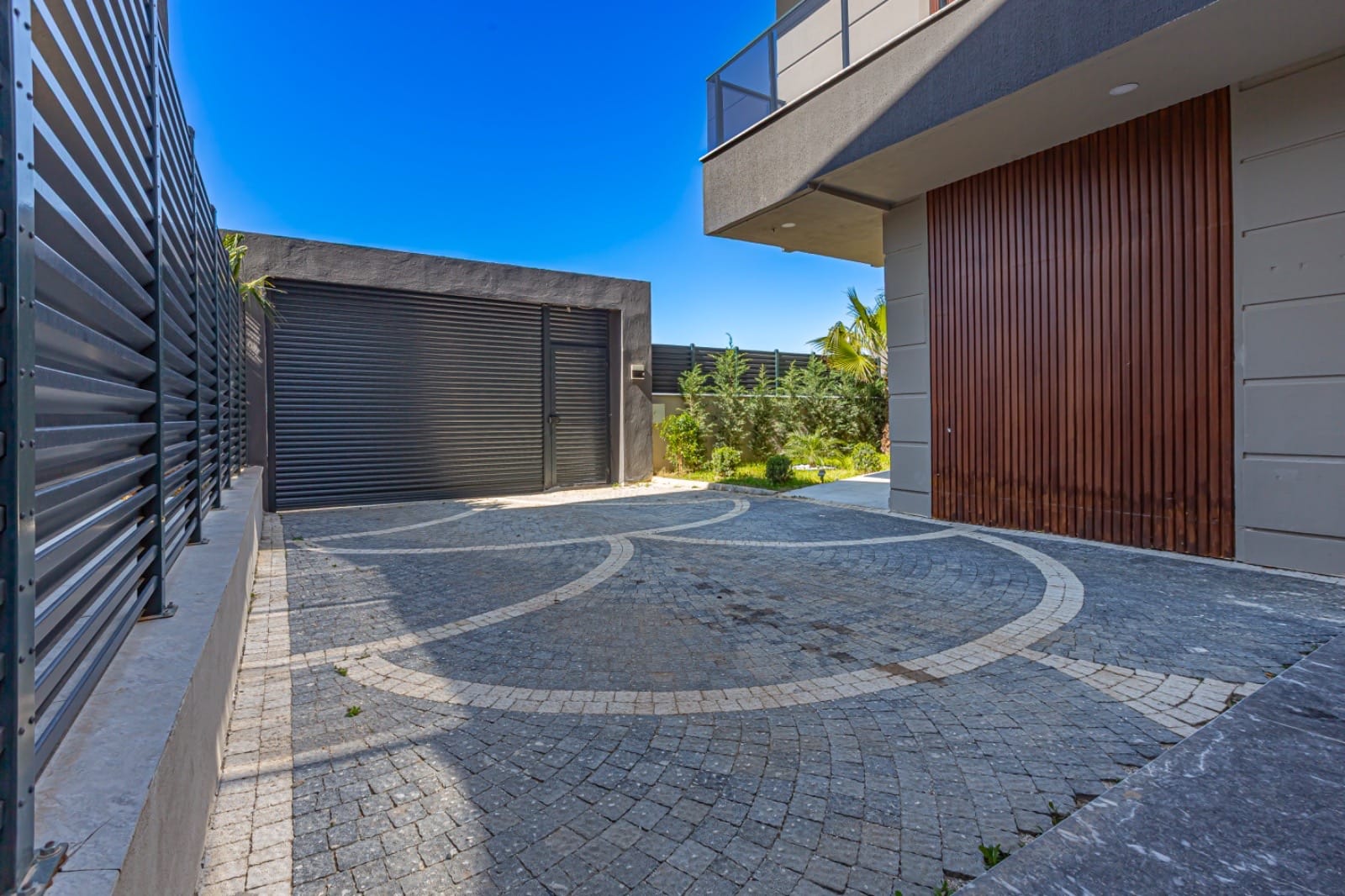 cb4a9239-37b9-49ee-b275-dfe1573b51be