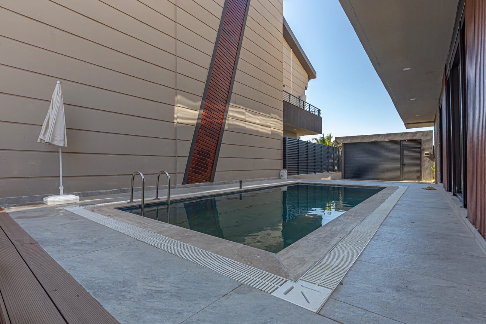 f789442b-d703-41d2-8498-e05a22792707