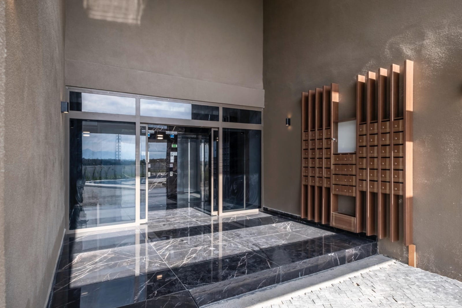 Alesta Garden Sitesi Ara Kat Satılık 1+1 Daire (2)