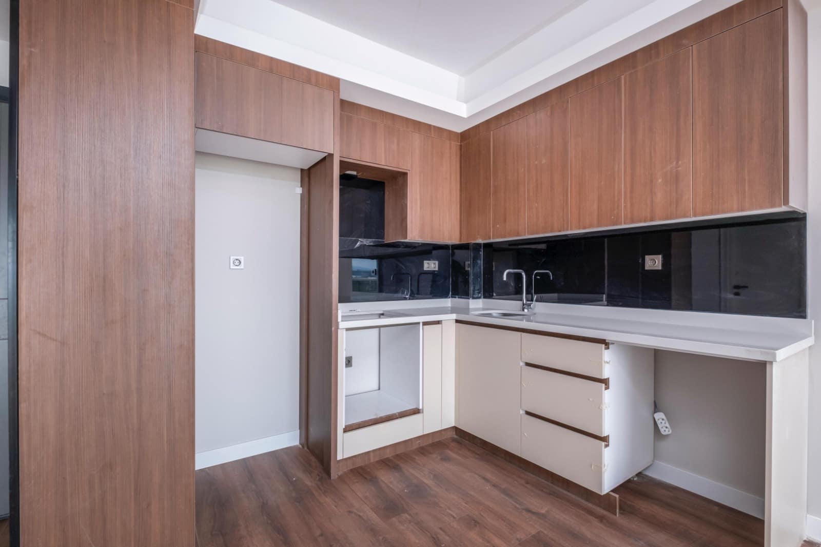 Alesta Garden Sitesi Ara Kat Satılık 1+1 Daire (5)