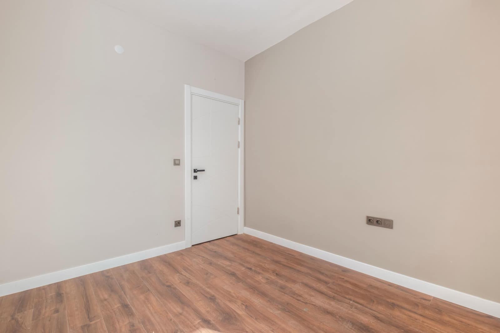 Alesta Garden Sitesi Ara Kat Satılık 1+1 Daire (8)