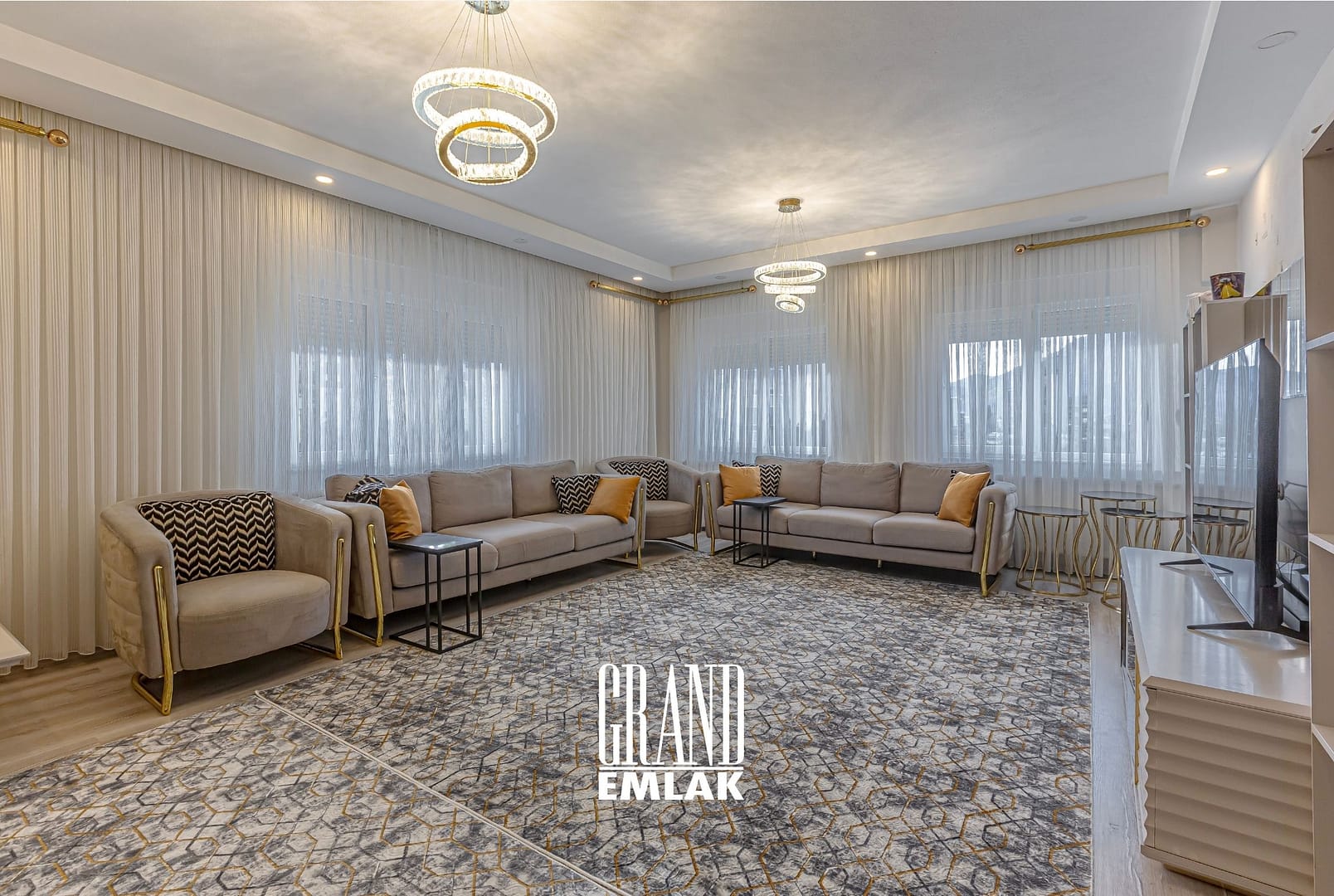 Döşemealtı Kırkgöz’de Müstakil ve Özel havuzlu Satılık 8+2 Villa (18)