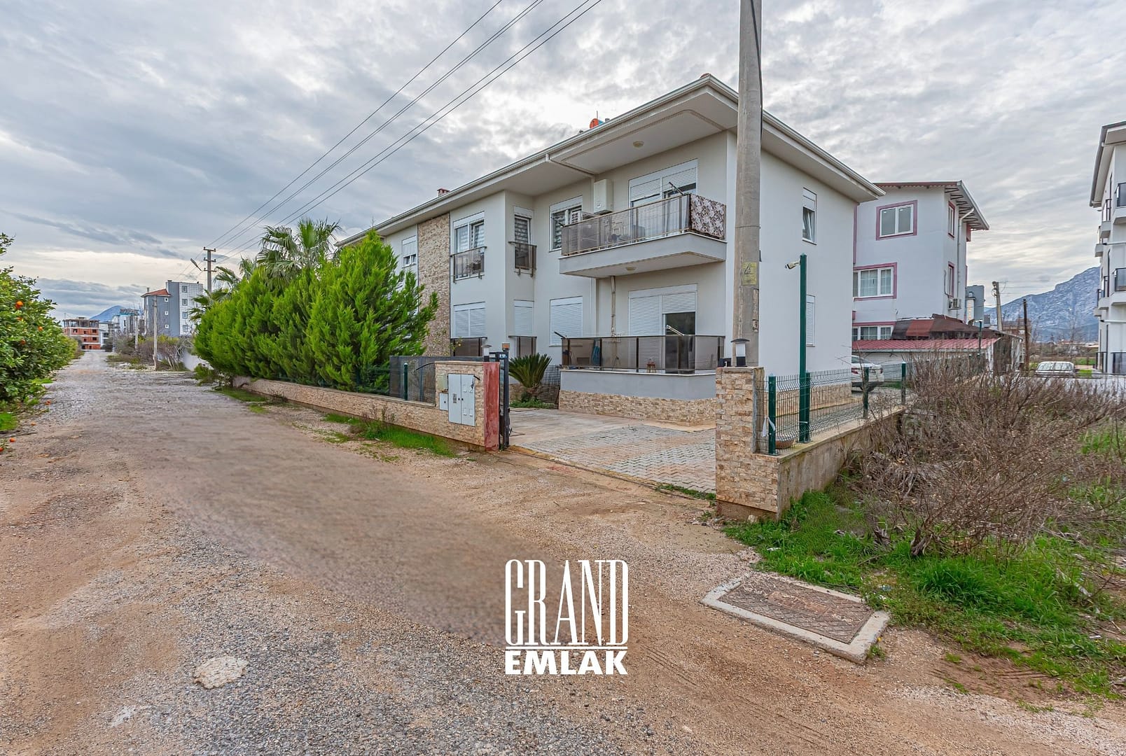 Döşemealtı Kırkgöz’de Müstakil ve Özel havuzlu Satılık 8+2 Villa (2)