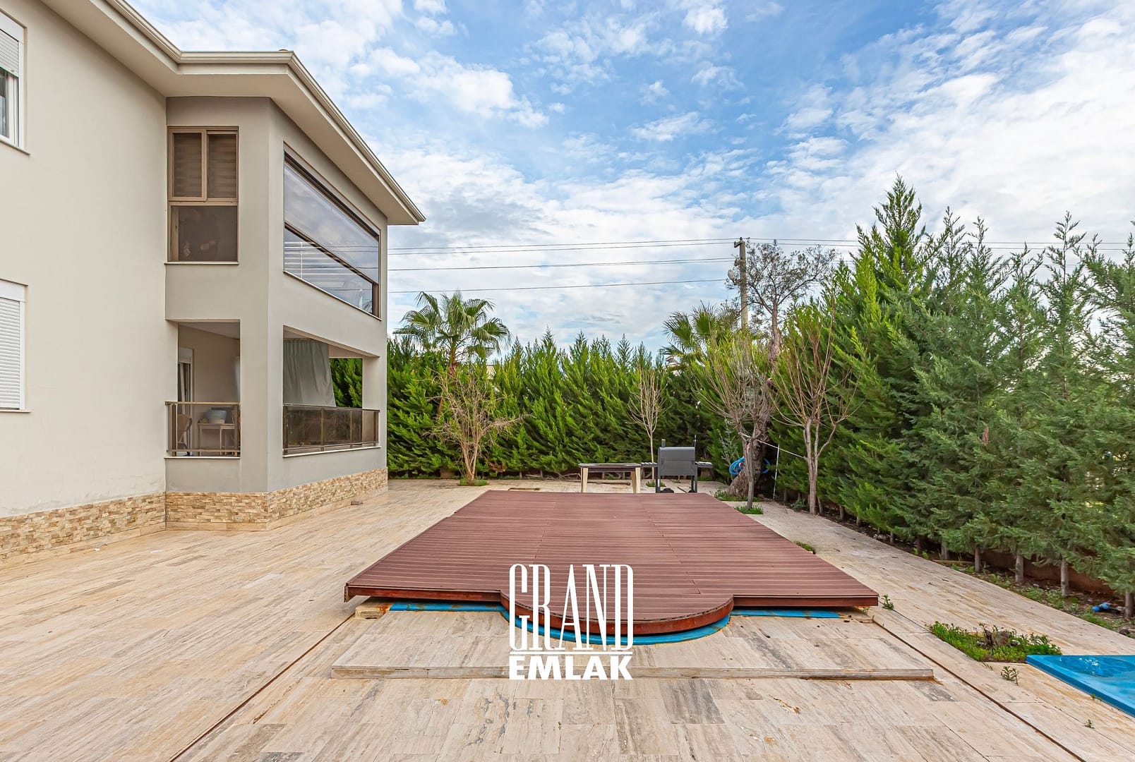 Döşemealtı Kırkgöz’de Müstakil ve Özel havuzlu Satılık 8+2 Villa (6)