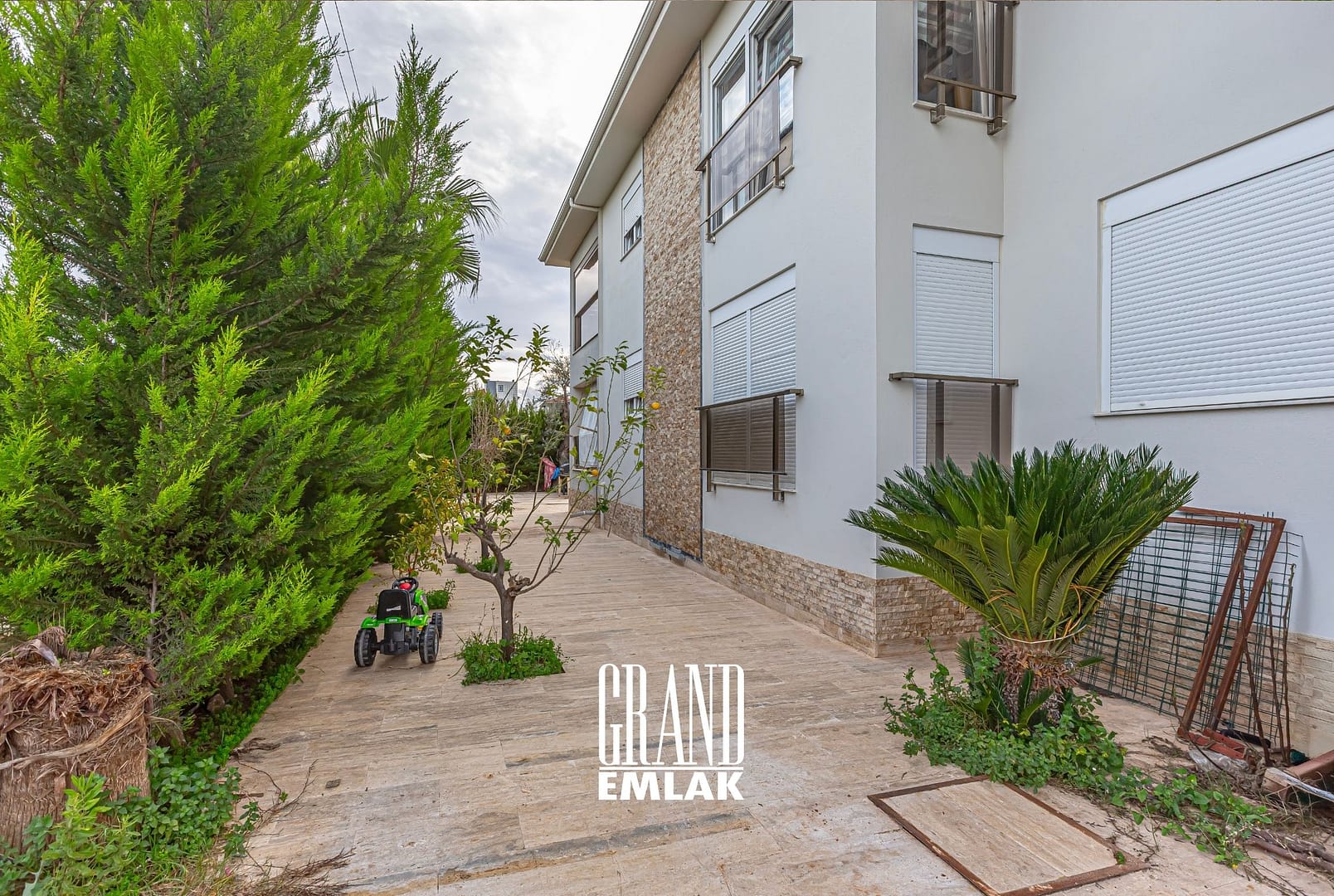 Döşemealtı Kırkgöz’de Müstakil ve Özel havuzlu Satılık 8+2 Villa (9)