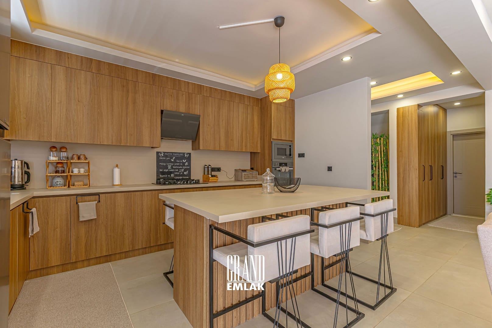 Antalya, Döşemealtı Odabaşı’nda Satılık 6+1 Havuzlu Lüks Villa (2)