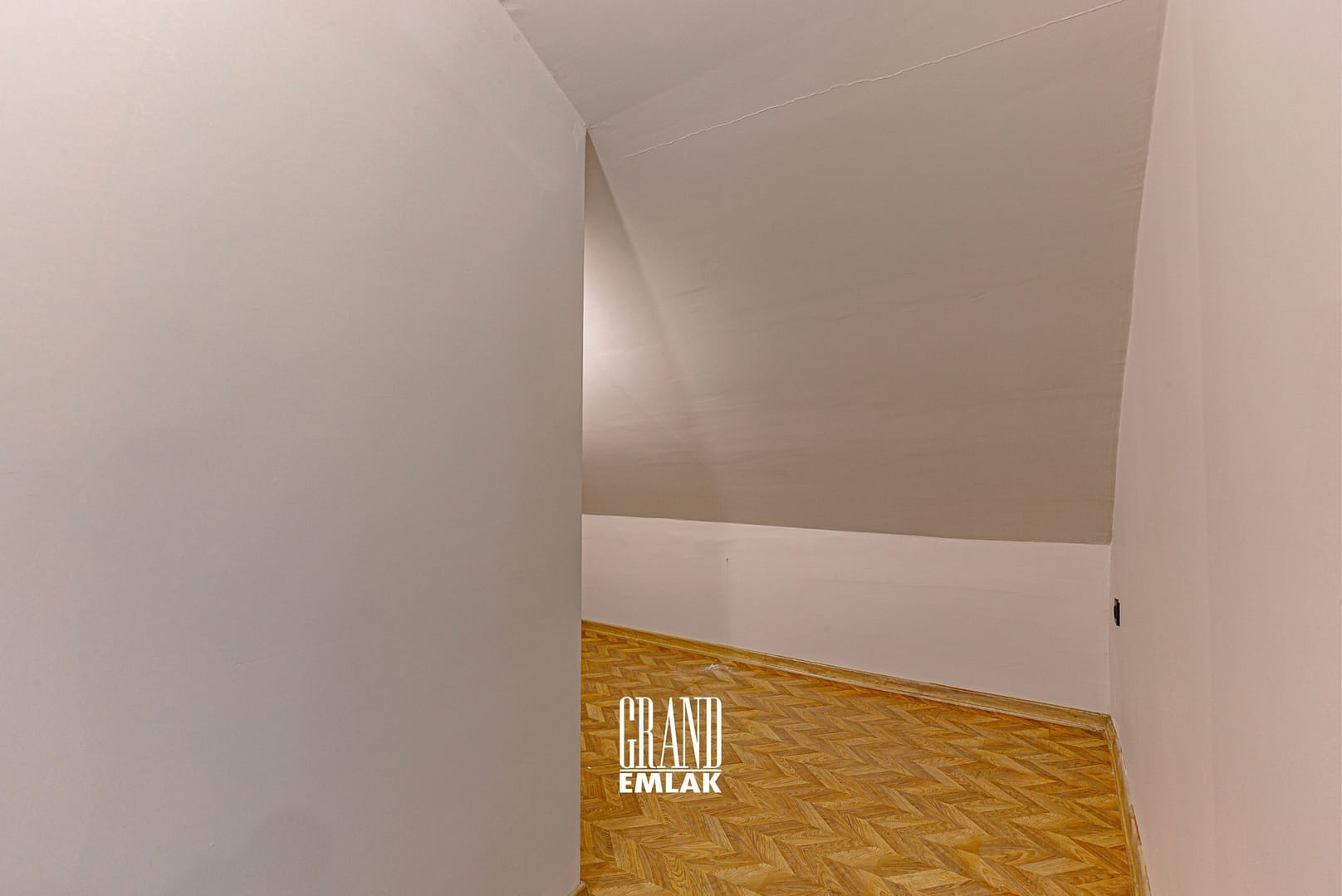 Antalya, Döşemealtı Odabaşı’nda Satılık 6+1 Havuzlu Lüks Villa (24)