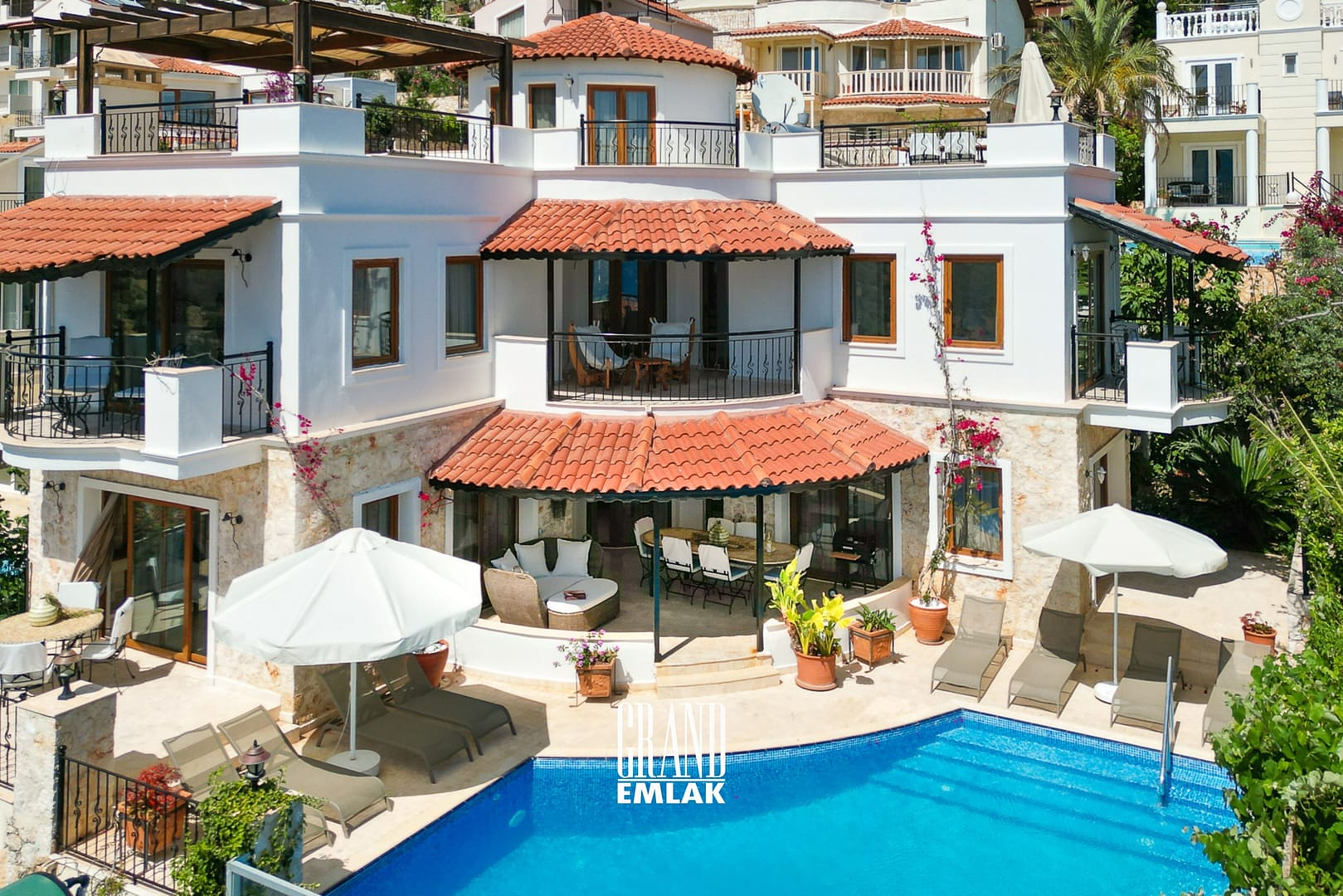 Kaş, Kalkan’da Panoramik Deniz Manzaralı Satılık Ultra Lüks 5+1 Villa (2)