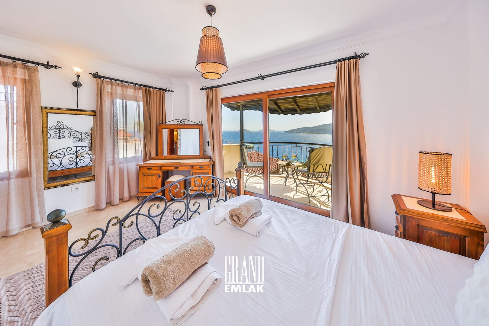 Kaş, Kalkan’da Panoramik Deniz Manzaralı Satılık Ultra Lüks 5+1 Villa (47)
