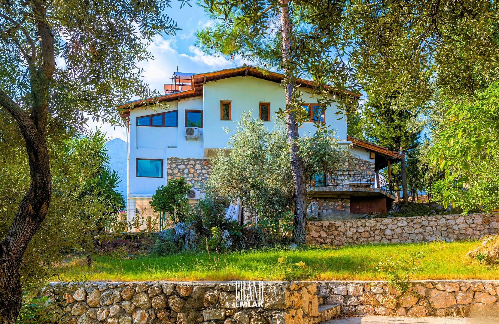 satılık villa ve 9,4 dönüm arazi logolu (2)