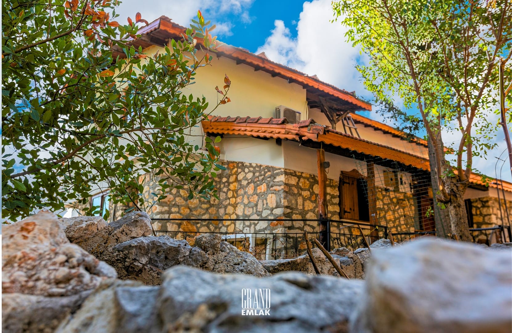 satılık villa ve 9,4 dönüm arazi logolu (3)