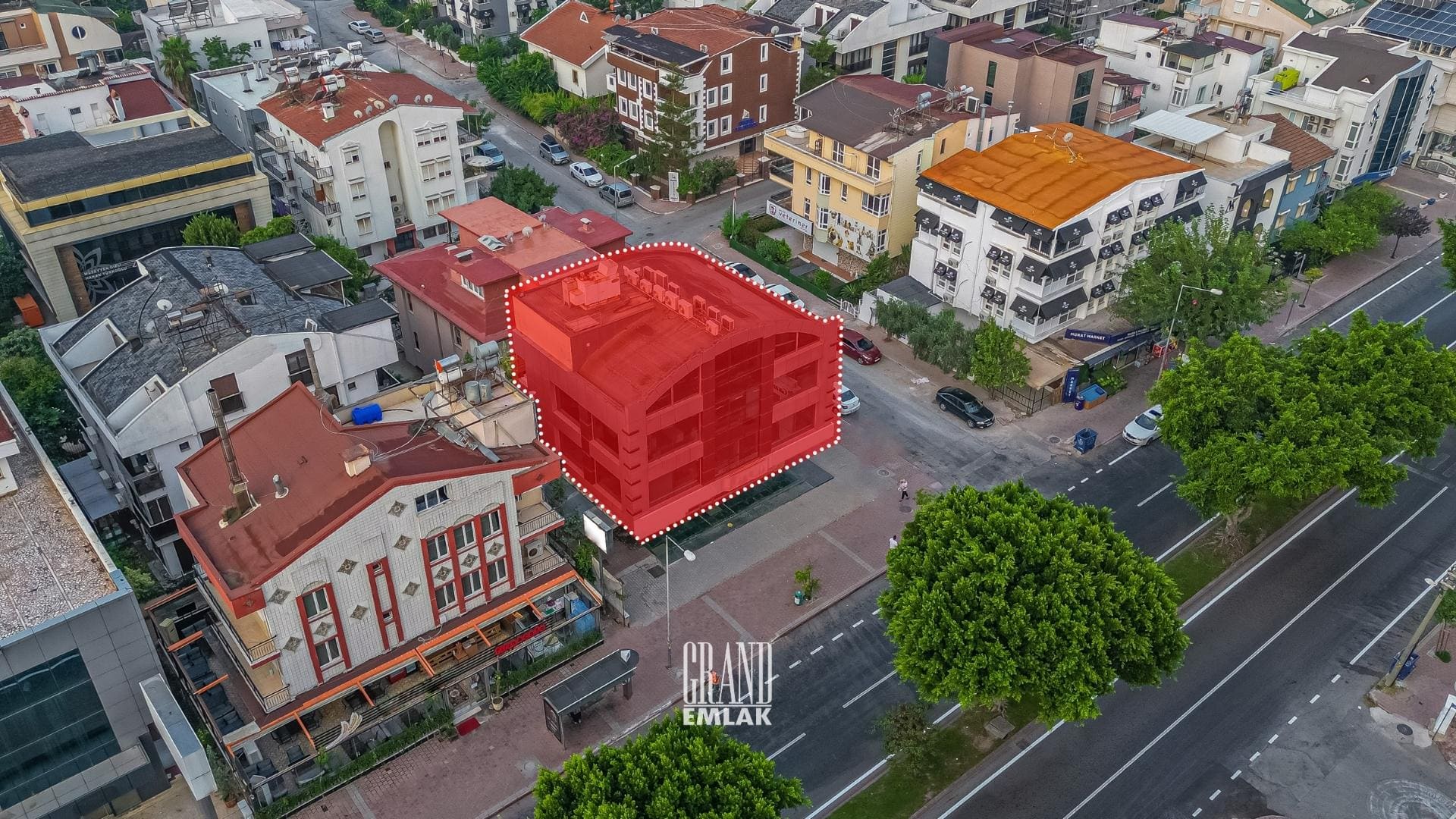 GARANTİ BİNASI SATILIK 3,5 KATLI KOMPLE BİNA (1)