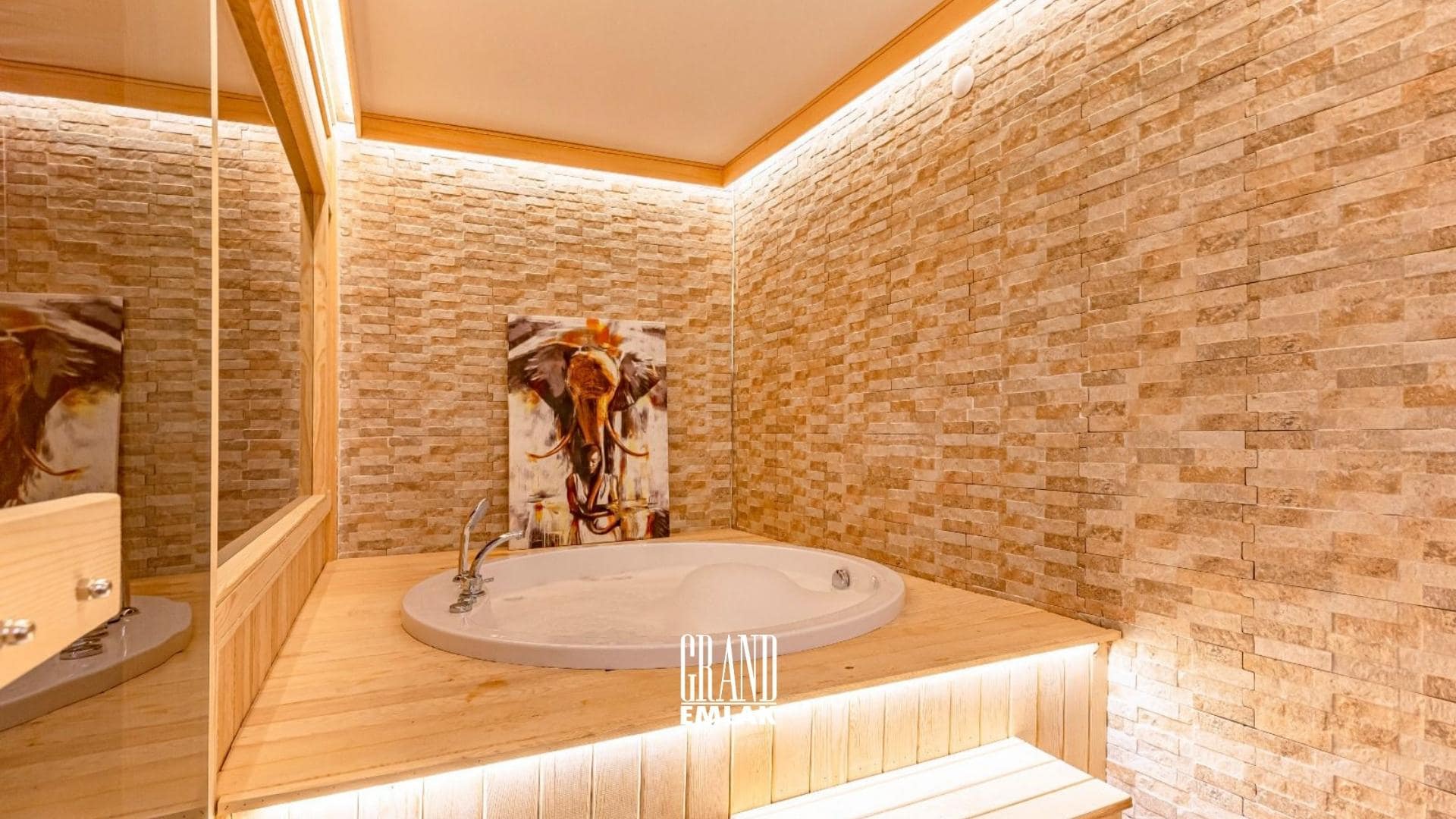 Antalya Kadriye’de, Müstakil Havuzlu Eşyalı 5+1 Satılık Villa (1)